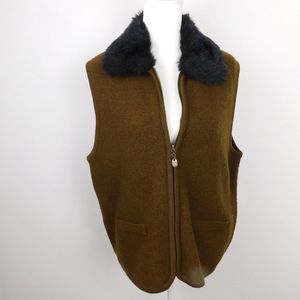 Item- Eyes, Brown vest with fur collar.